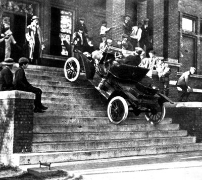 „Ford T“ užvažiuoja stačiais laiptais, 1911 m.