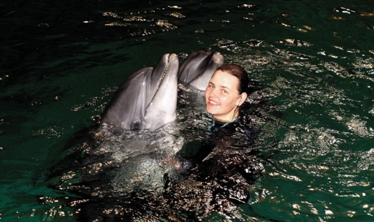 Vida Miškinytė su delfinais