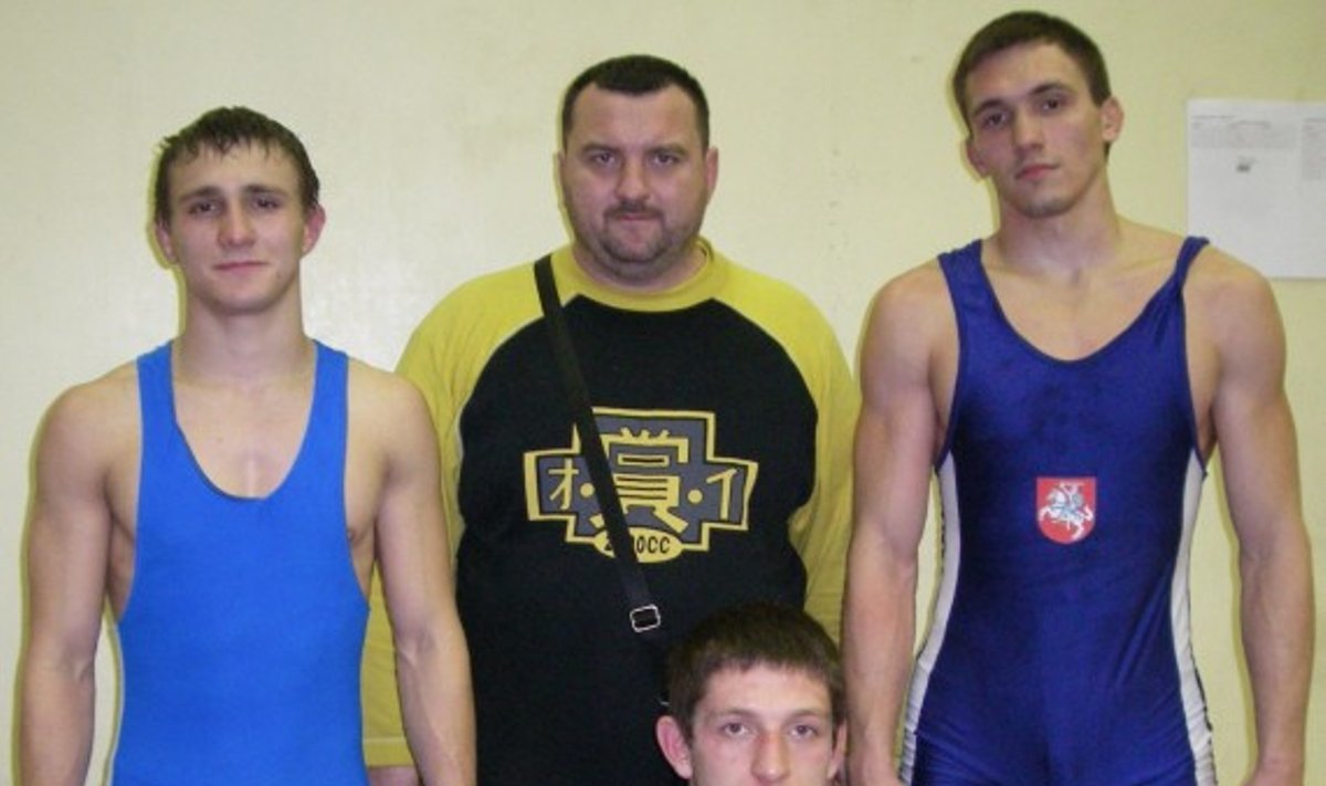 Imtyninkai Stanislavas Bajurinas, treneris Viačeslavas Fiodorovas, Giedrius Morkis ir Vadimas Chleborodovas