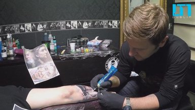 „Naktinis virėjas“: tatuiruočių meistras apie gyvenimą Airijoje, garsius klientus ir ypatingą ženklą ant rankos