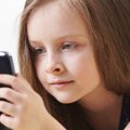 Psichiatras: išmanieji telefonai suteikia galimybių, bet bukina vaikus