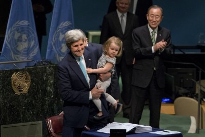 Johnas Kerry su anūke, Ban Ki-moonas