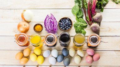 Išbandykite: šios daržovės, vaisiai ir prieskoniai nudažo kiaušinius vaivorykštės spalvomis