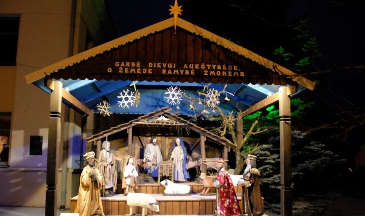 Prieš Kalėdas Ukmergėje įrengta prakartėlė.