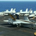 JAV karinio jūrų laivyno naikintuvai bombarduoja „Islamo valstybės“ taikinius Irake ir Sirijoje