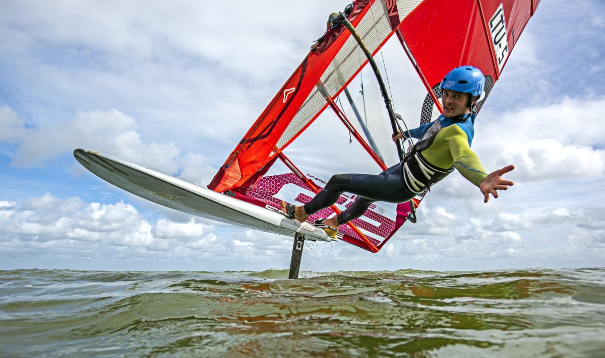 Nauja sporto šaka „windskateboarding”