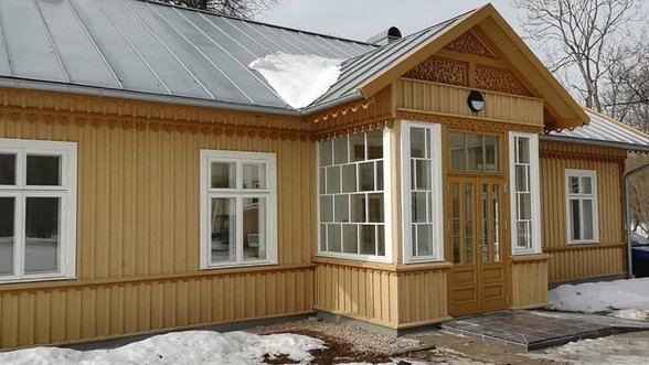 Baigiamas vieno seniausių medinių namų Plungėje remontas