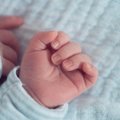 Po gimdymo namuose mirusio kūdikio mama nuo medikų slėpė tikrąją tiesą