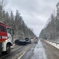 Didelė avarija Prienų rajone: susidūrė sunkvežimis ir du lengvieji automobiliai