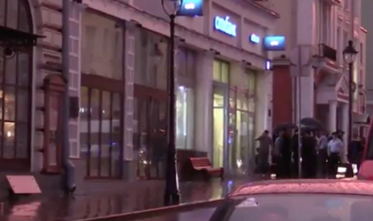 Užpuolikas grasina susisprogdinti „Citibank" padalinyje Maskvoje