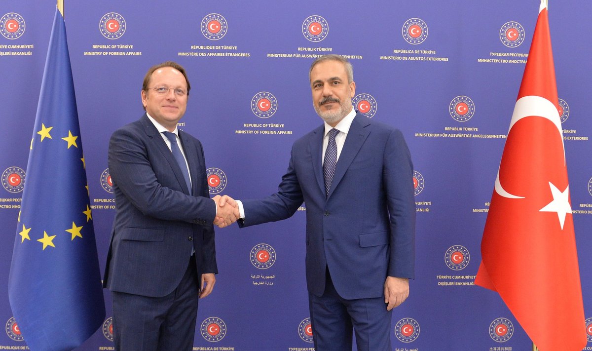 ES plėtros vadovas Oliveris Varhelyi atvyko į Ankarą