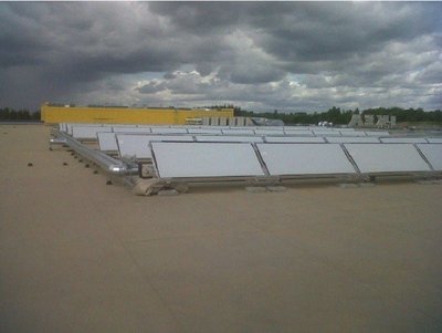 Saulės energijos sistema ant "Ikea" stogo/ Viessmann nuotr.