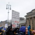 Berlyne šimtai protestuotojų ragina paleisti Puigdemont'ą