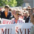 Polish community stages protest in Vilnius over school reorganization