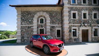 Naujo „Mazda CX-5“ testas: apgaulinga išvaizda