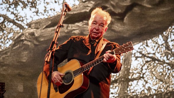 Nuo COVID-19 komplikacijų mirė JAV folkmuzikos legenda Johnas Prine'as
