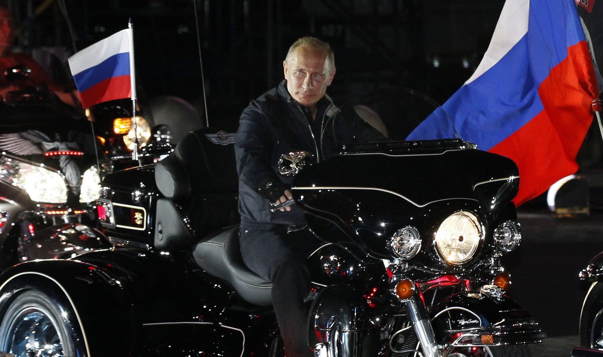 V.Putino rinkimų kampanija prasidėjo pasivažinėjimu motociklais