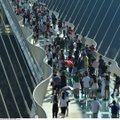 Kinija: netikėtai uždarytas lankytojams ilgiausias pasaulyje stiklinis tiltas