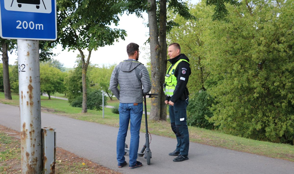 Kauno pareigūnai ėmėsi paspirtukininkų ir dviratininkų