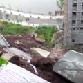 Kinijoje įgriuvo dalis ant stulpų pastatyto kelio