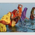 Dešimtys milijonų indų švenčiausią Kumbhamelos festivalio dieną maudėsi Gangoje ir linksminosi nuogi