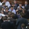 Ukrainos parlamentarai santykius aiškinosi kumščiais