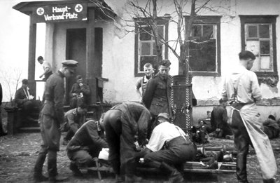 Vokiečių kariuomenės tvarstymo punktas viename Rusijos pafrontės miestelių