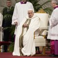 Popiežius Didįjį ketvirtadienį mazgos kojas dvylikai nepilnamečių kalinių