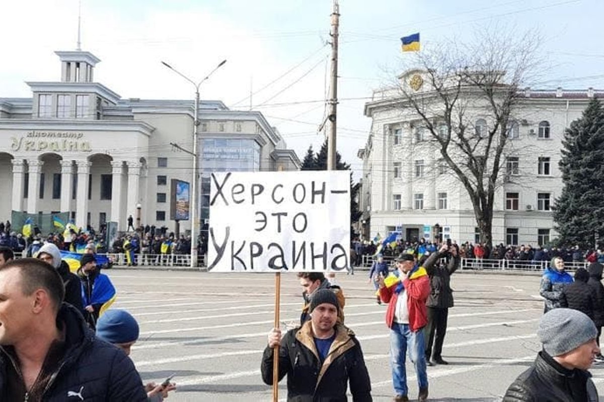 Вот такая странная жизнь в оккупации". Как живет Херсон, занятый российскими военными - Delfi RU