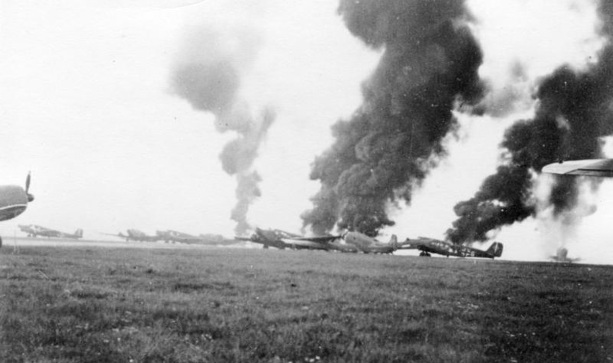 Nacių orlaiviai sunaikinti Nyderlandų oro gynybos priemonėmis