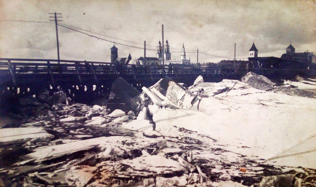 Aleksoto tiltas 1926 m. potvynio metu.