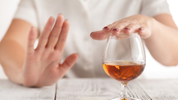 Požymiai, kad jūsų gyvenime alkoholio per daug: priklausomybę padeda nustatyti keli klausimai