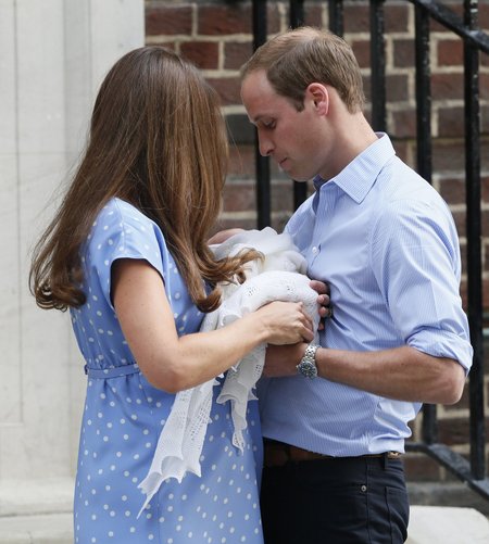 Princas Williamas ir Kate parodė savo kūdikį