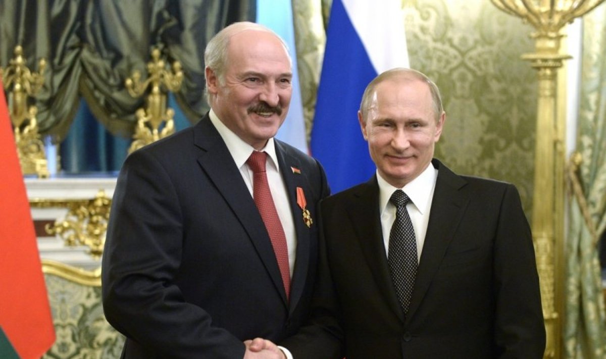 V. Putinas įteikė A. Lukašenkai Šv.Aleksandro Neviškio ordiną