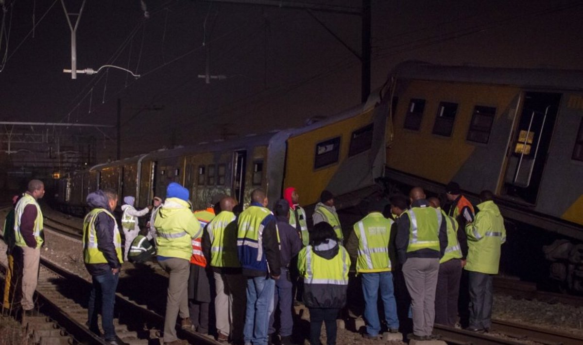 Pietų Afrikoje per traukinių susidūrimą sužeista daugiau kaip 200 keleivių