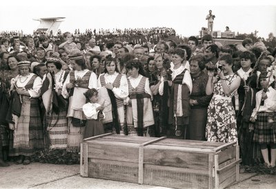 Į Kėdainių karinį oro uostą 1989 m. buvo pargabenti 120 lietuvių tremtinių palaikai