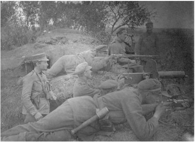 Lietuvos kariuomenės ,2-ojo pestininkų pulko kariai apkasuose Daugpilio fronte, 1919 m., VDKM