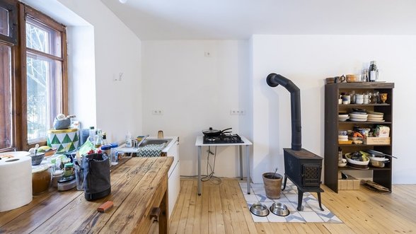 Interjero dizainerė atnaujino seną virtuvę: patarė, kokių klaidų nedaryti ją planuojant