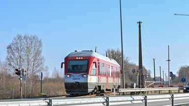 Gyventojai prašo stabdyti „Rail Balticos“ vėžės ir stoties statybas: bus nugriauti namai, iškirsti miškai