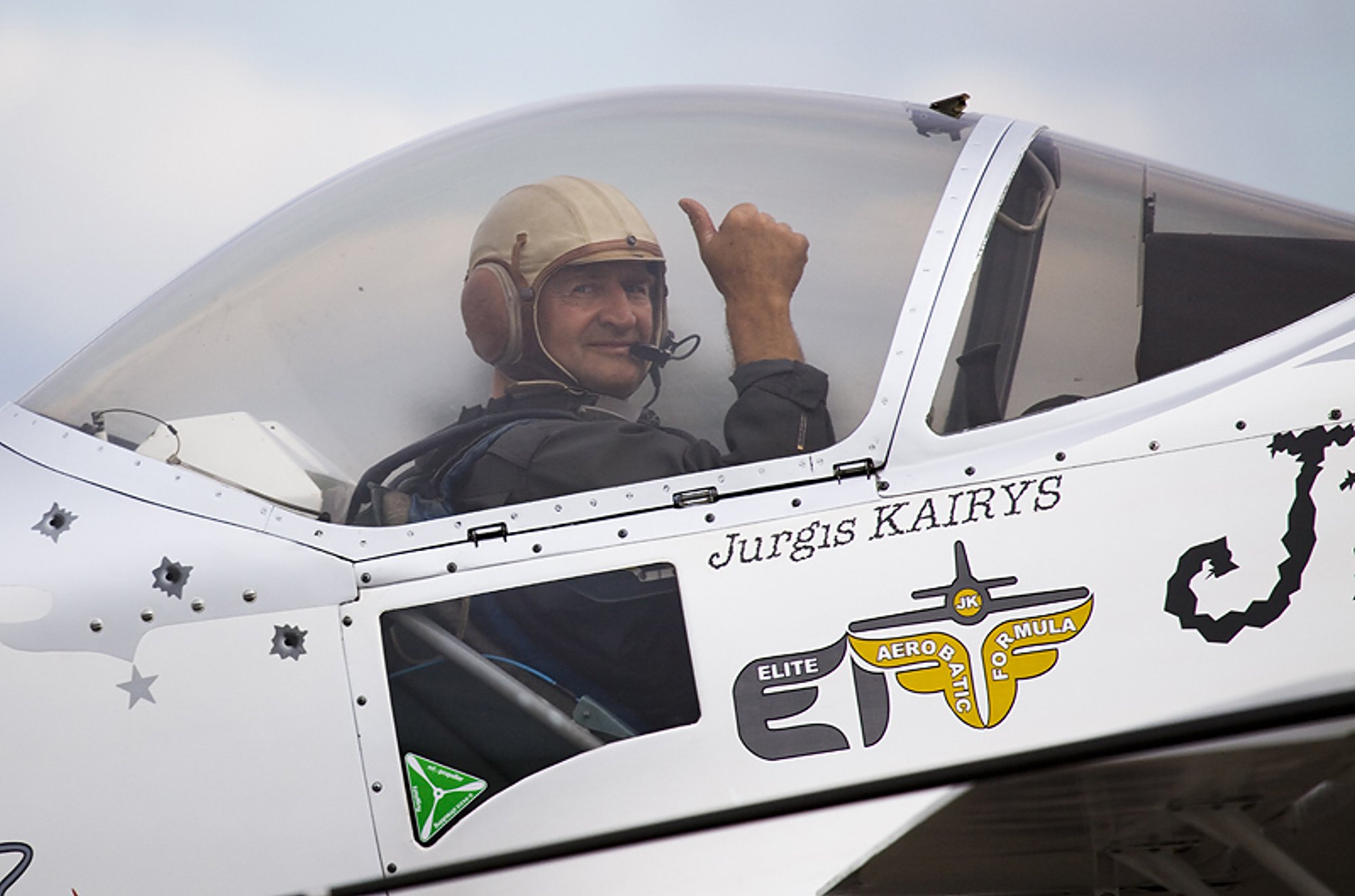 J. Kairys akrobatinio skraidymo stovykloje treniravo perspektyvų lakūną ...