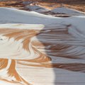 Sacharos dykuma pasivertė dryžuotu kilimu: iškrito sniegas