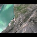 Klaipėdos parašiutininkai Norvegijoje šokinėjo nuo uolos