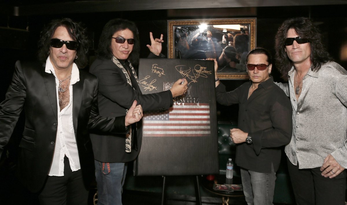 Grupė "Kiss" pristatė savo fotoalbumą