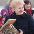 D.Grybauskaitė sielojosi dėl vinimis prie medžių tvirtinamų inkilų