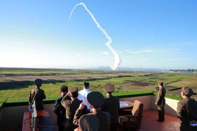 Šiaurės Korėjos lyderis stebėjo zenitinės gynybos sistemos bandymą