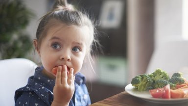 Klastingos vaikų ligos kelia susirūpinimą: gydytoja endokrinologė rekomenduoja kuo anksčiau formuoti sveikos mitybos įpročius
