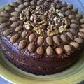 Veganiškas burokų tortas su šokoladiniu avokado kremu