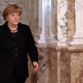 A. Merkel: vis dar nėra pagrindo deryboms dėl naujos programos Graikijai