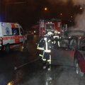 Vilniuje iš liepsnojančio automobilio iššokęs ir bėgęs vairuotojas atsitrenkė į stulpą
