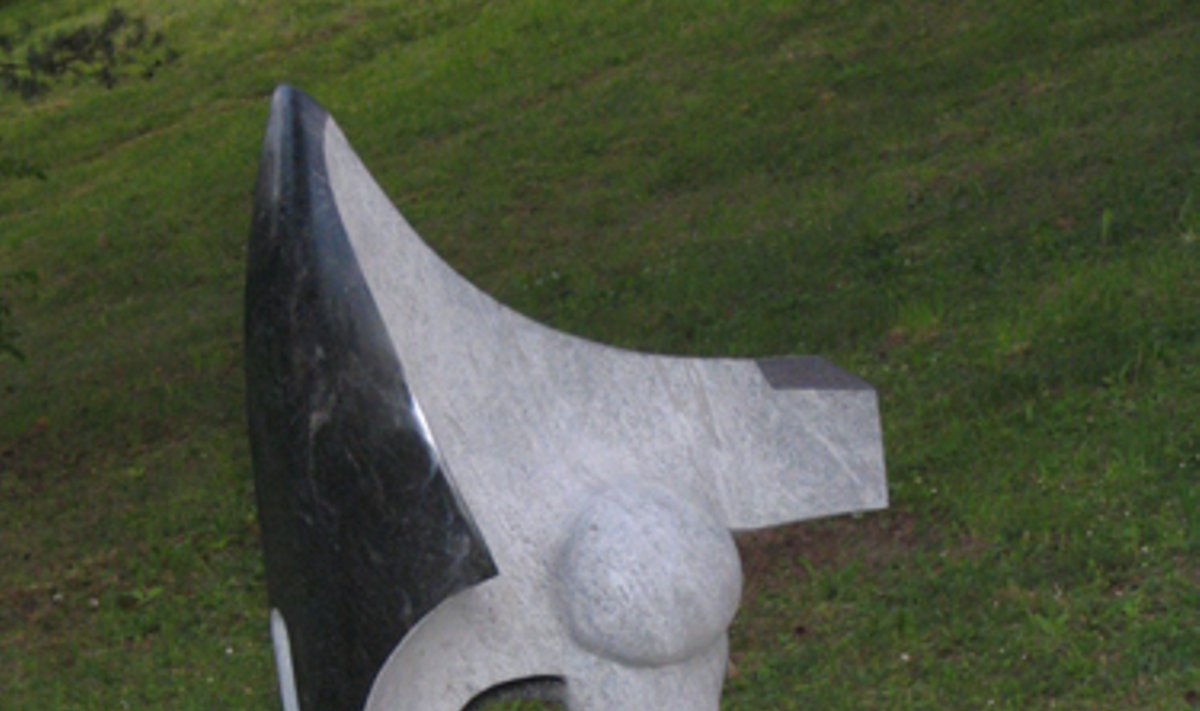 Aramis Justizas Perera bei jo skulptūra „Gundančioji“